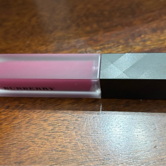 Rich Berry Burberry liquid lip Velvet NIB - Picture 6 of 9